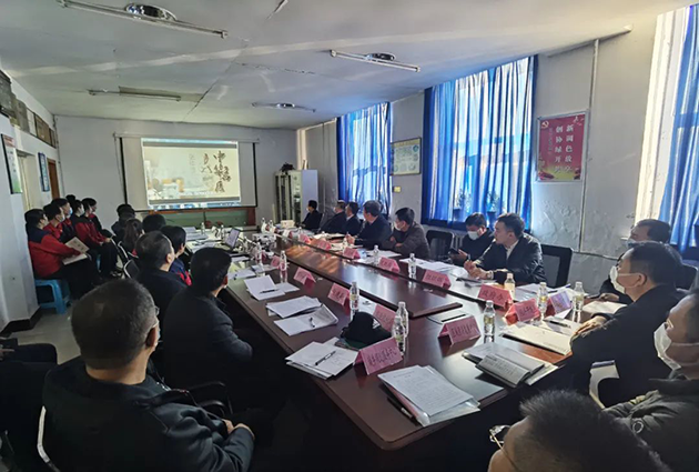 孙东深入满冠平台_满冠(中国)一站式服务平台制药有限责任公司主持召开现场